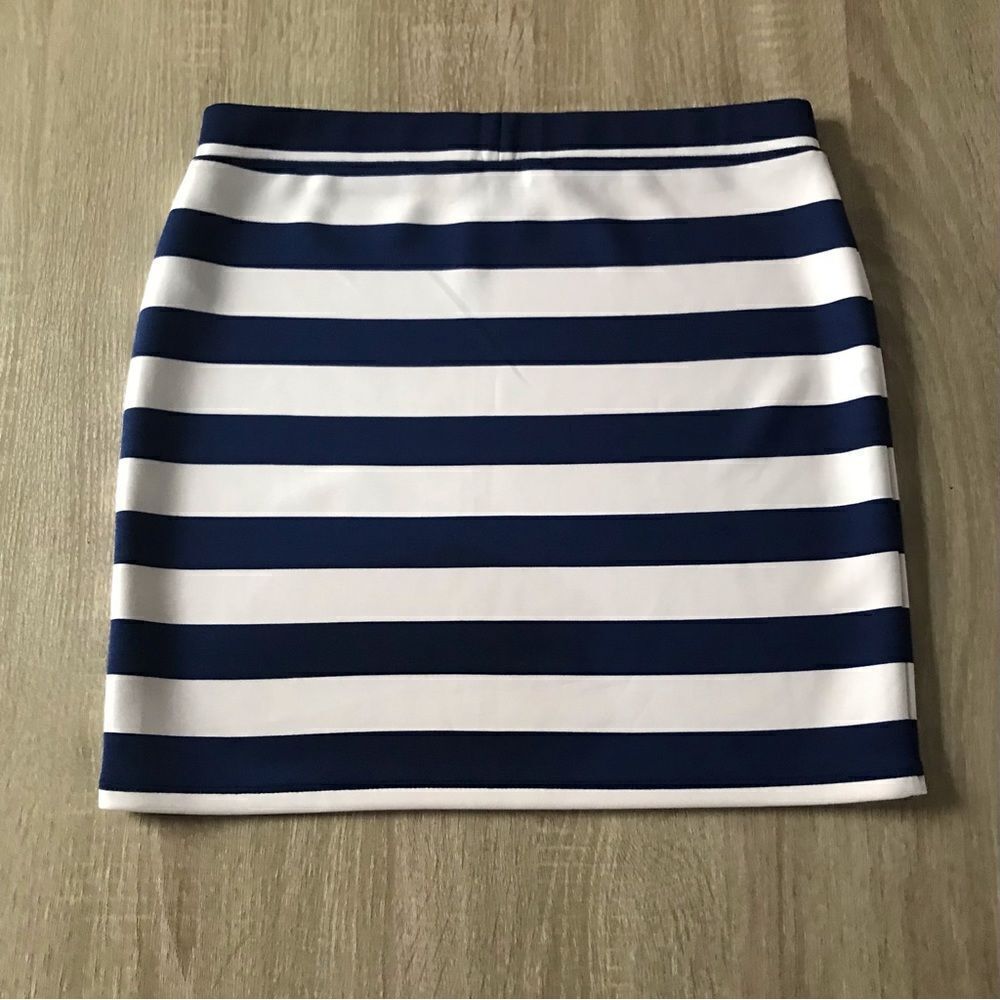 FOREVER 21 “Size M” Striped Skirt